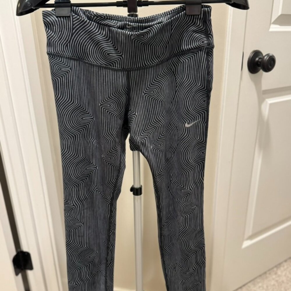 Nike Black & Silver Swirl Running Tights - Picture 2 of 9